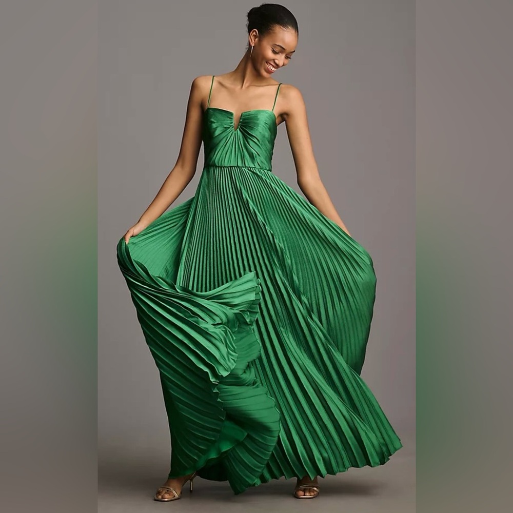 Monique Lhuillier Emerald Green Ruched Evening Dress